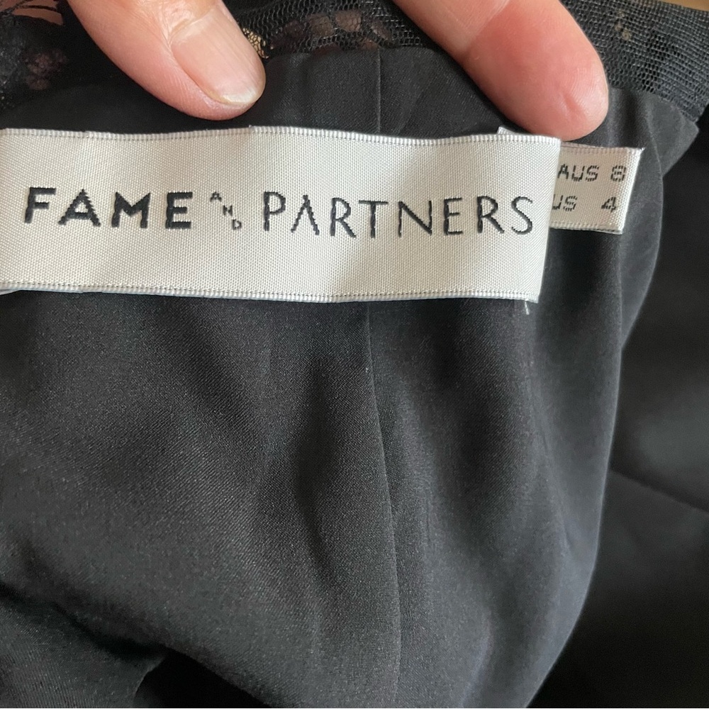 Fame and Parntners Elegant Black Lace Evening Gown open back size 4 - Picture 5 of 8